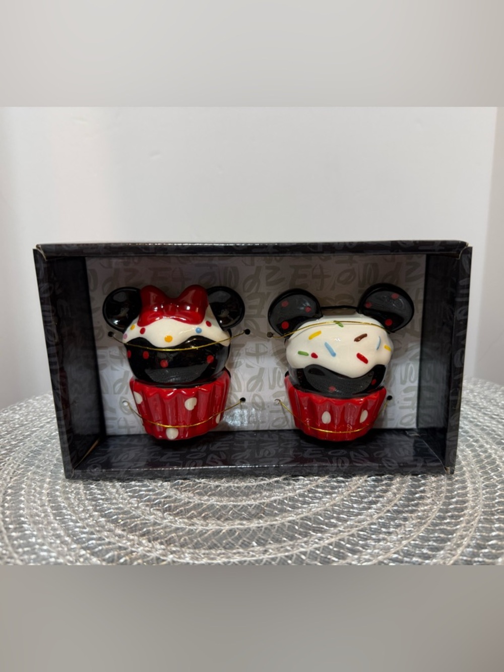 Disney Mickey and Minnie Mouse Cupcake Salt and Pepper Shakers NWT